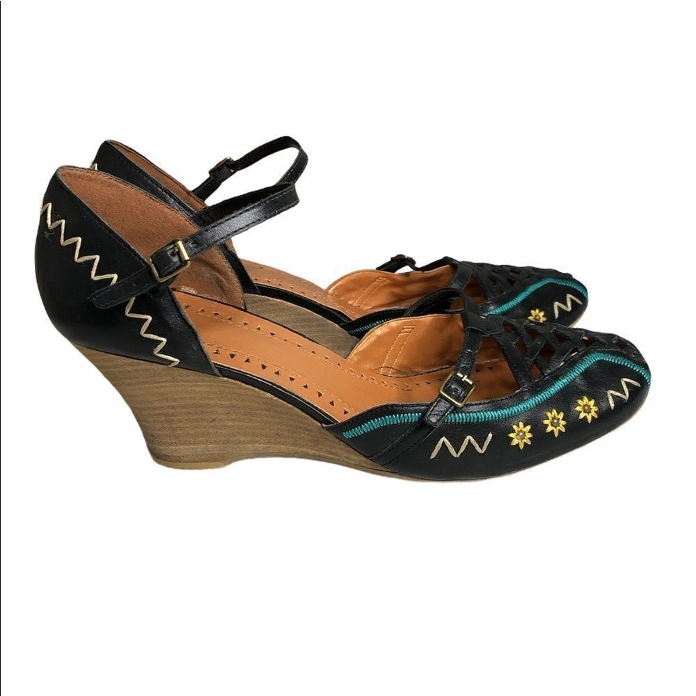 Bronx Mia Embroidered Pump / Wedge - Picture 4 of 8